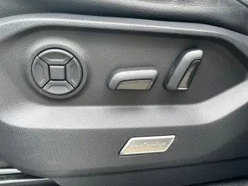 VW Touareg R-Line 3.0TDI 4Motion  AHK LUFT STDHZ