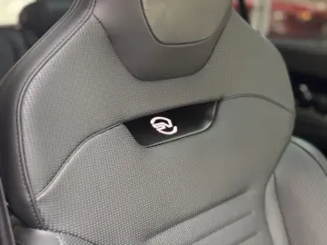 LAND ROVER Range Rover Sport SV Edition One Obsidian Black