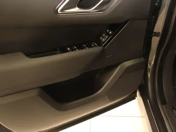 LAND ROVER Range Rover Velar P400e Hybrid Dynamic SE AHK HU