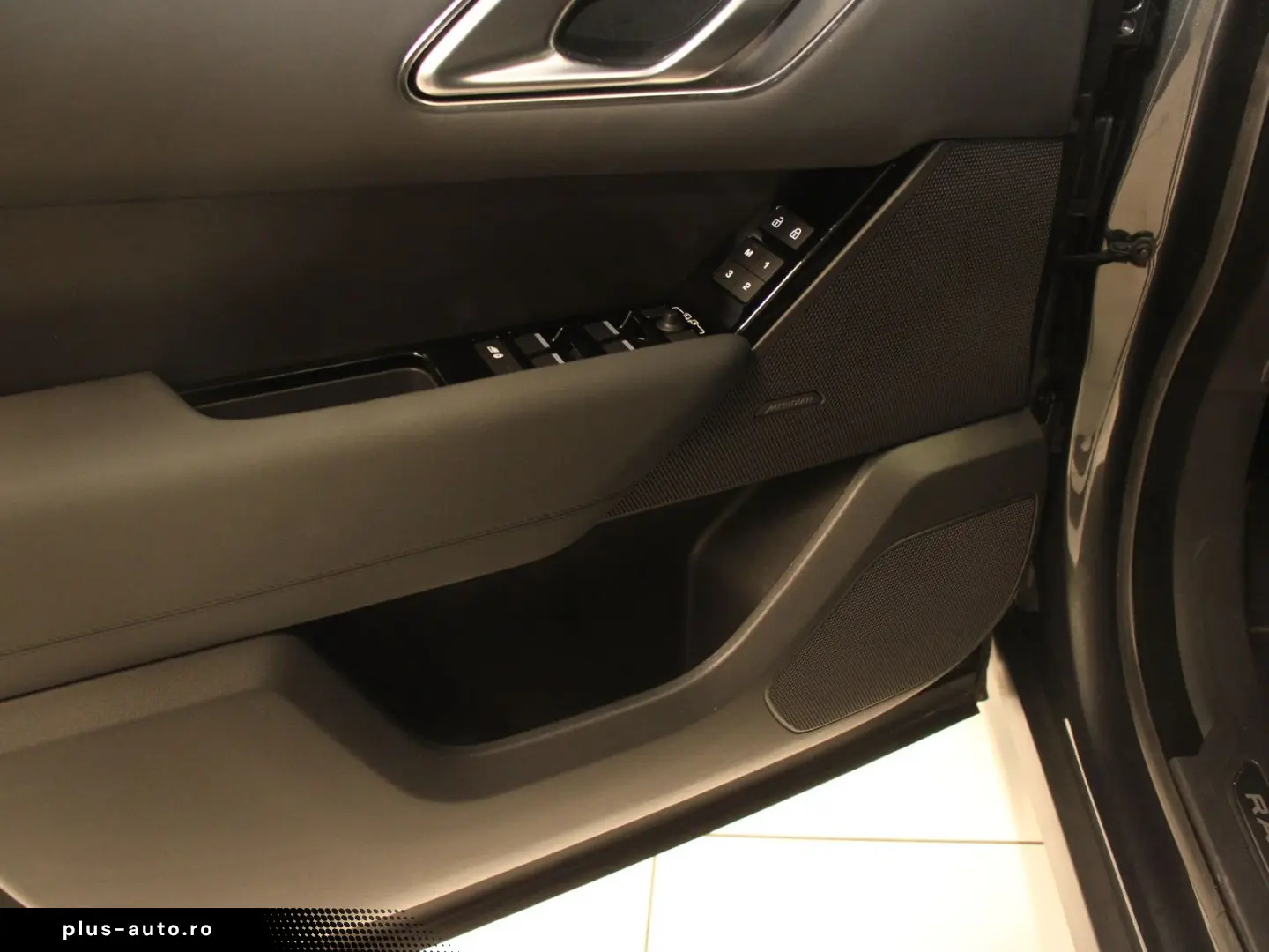 LAND ROVER Range Rover Velar P400e Hybrid Dynamic SE AHK HU