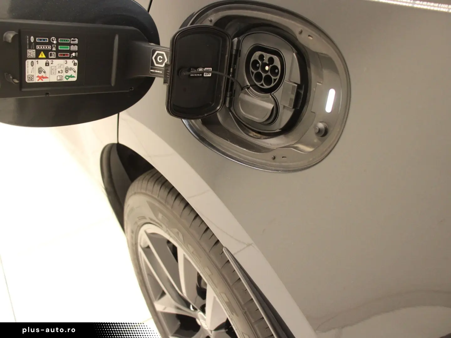 LAND ROVER Range Rover Velar P400e Hybrid Dynamic SE AHK HU