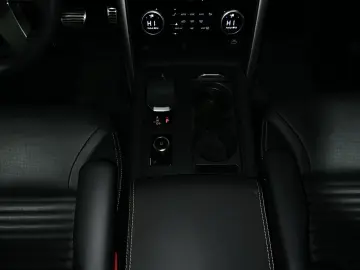 LAND ROVER Discovery D350 Dynamic SE   SD   Winter-Paket