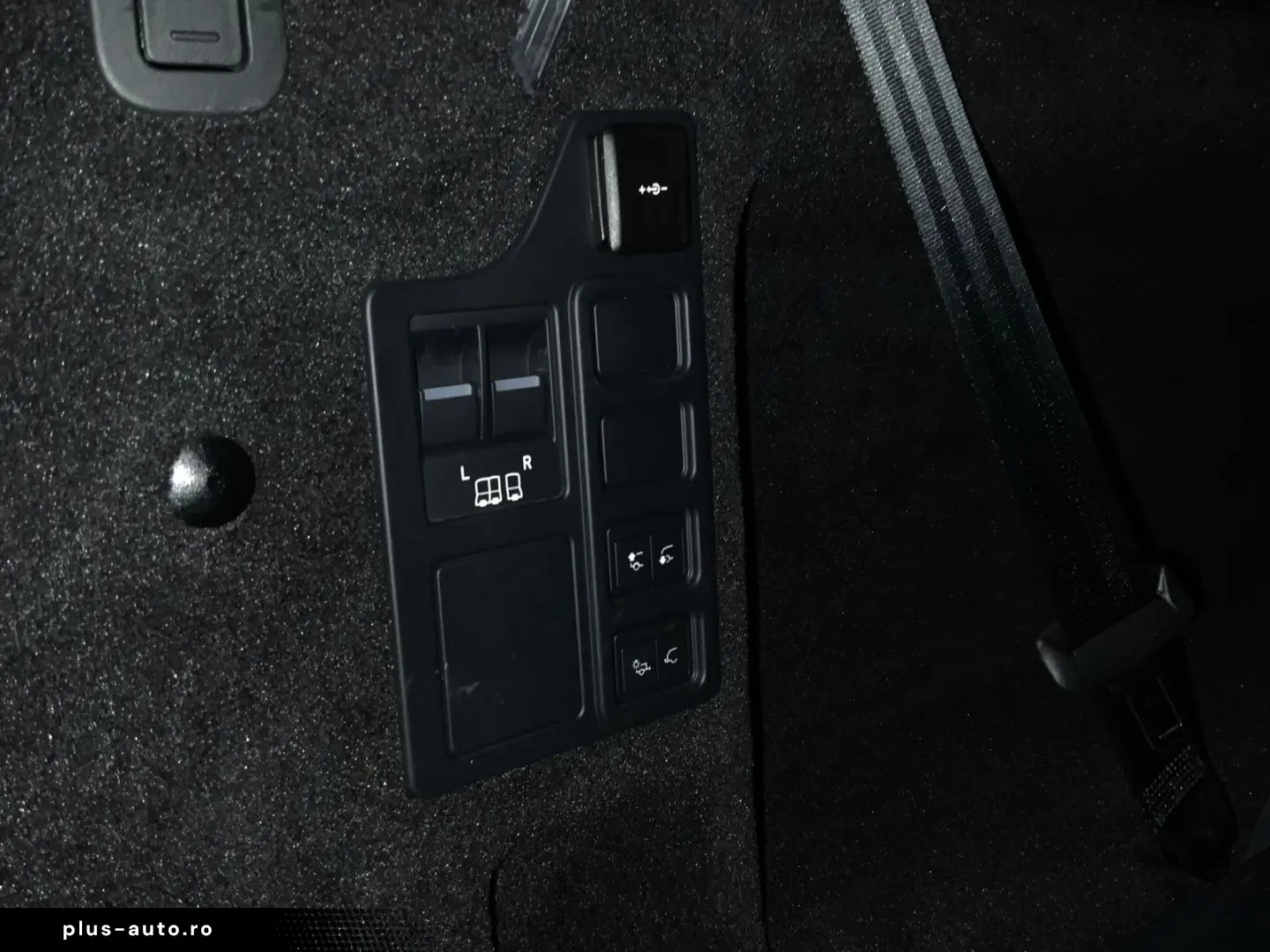 LAND ROVER Discovery D350 Dynamic SE   SD   Winter-Paket