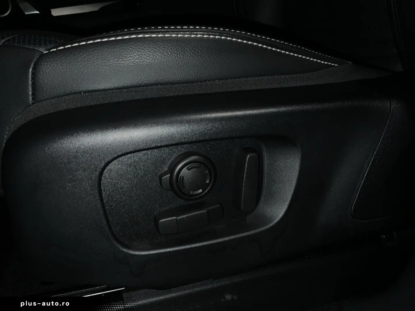 LAND ROVER Discovery D350 Dynamic SE   SD   Winter-Paket