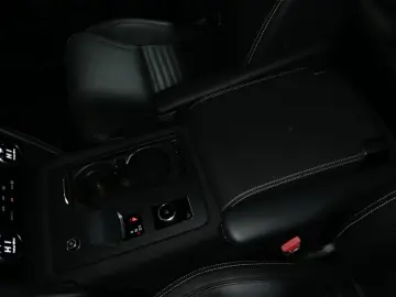 LAND ROVER Discovery D350 Dynamic SE   SD   Winter-Paket