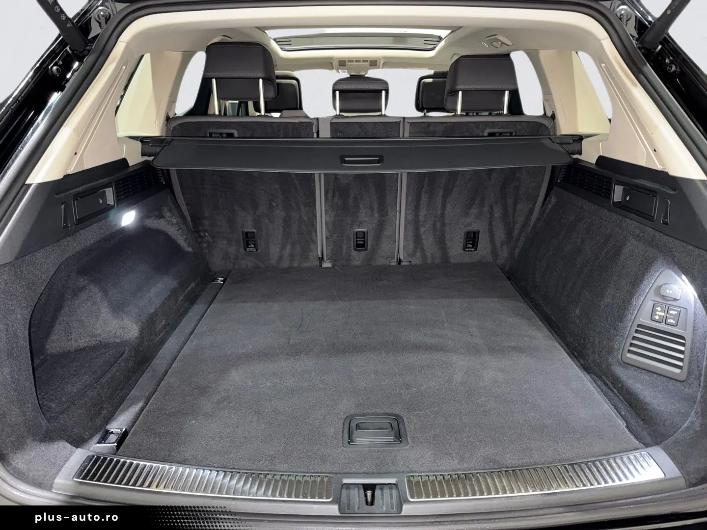 VW Touareg 3.0 TDI 4M R LINE BLACK MATRIX PANO AHK