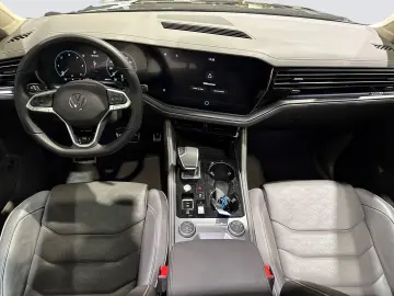 VW Touareg 3.0 TDI 4M R LINE BLACK MATRIX PANO AHK