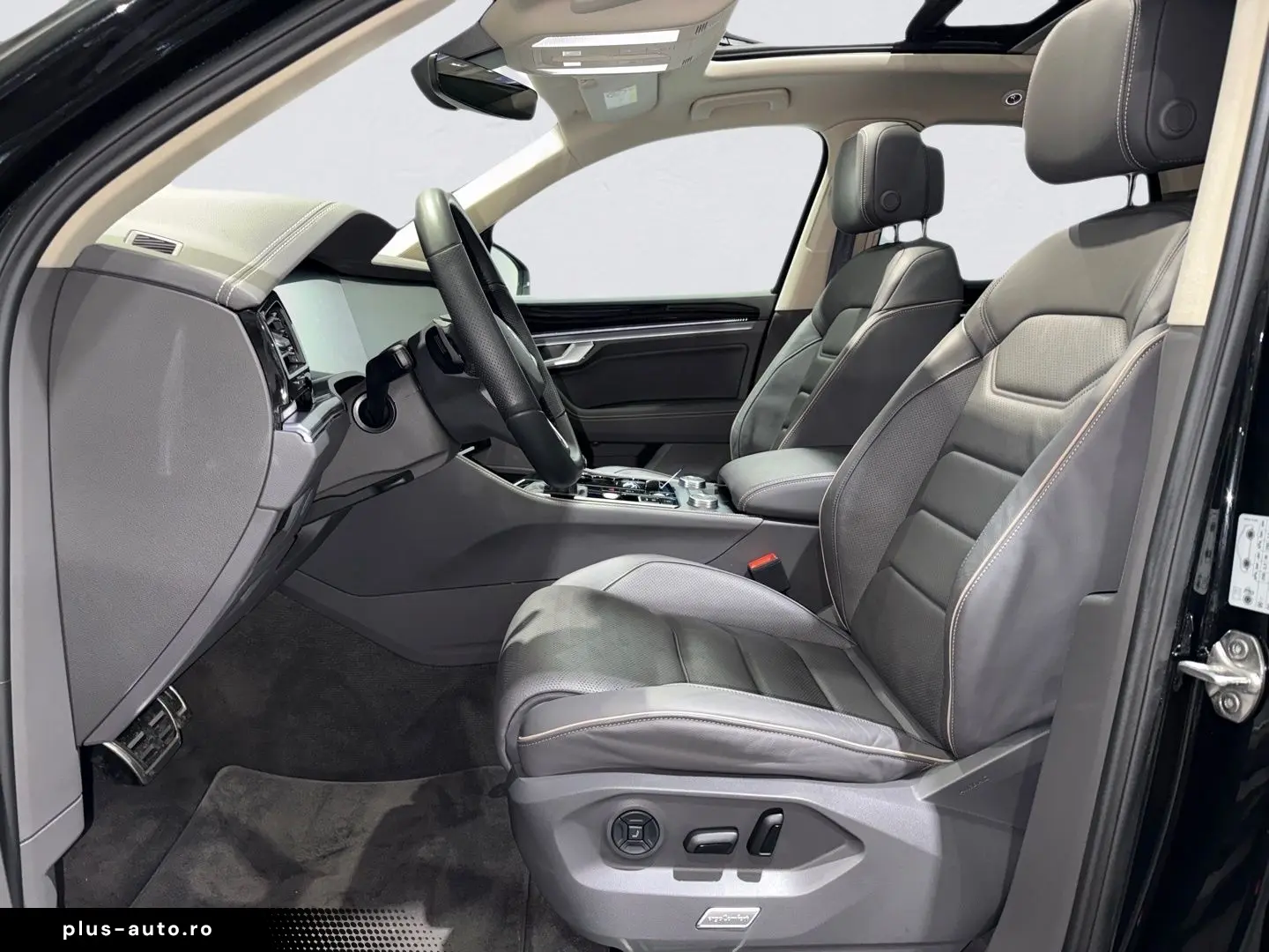 VW Touareg 3.0 TDI 4M R LINE BLACK MATRIX PANO AHK