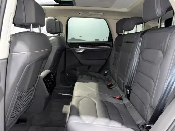 VW Touareg 3.0 TDI 4M R LINE BLACK MATRIX PANO AHK