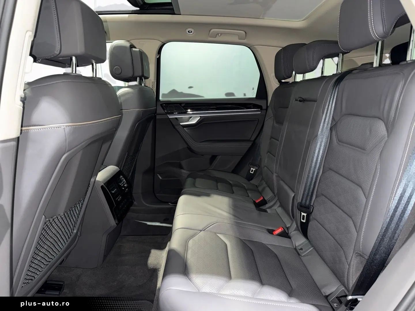 VW Touareg 3.0 TDI 4M R LINE BLACK MATRIX PANO AHK