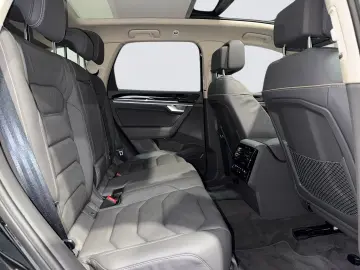 VW Touareg 3.0 TDI 4M R LINE BLACK MATRIX PANO AHK
