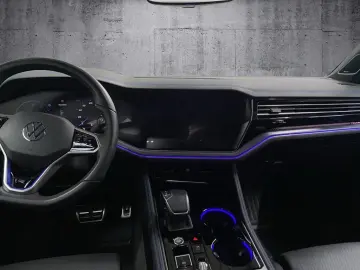 VW Touareg R 3.0 V6 TSI eHybrid 4Motion AHK Matrix