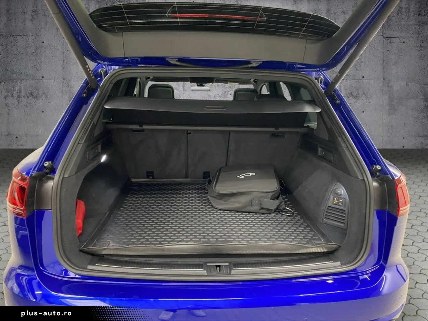 VW Touareg R 3.0 V6 TSI eHybrid 4Motion AHK Matrix