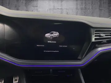 VW Touareg R 3.0 V6 TSI eHybrid 4Motion AHK Matrix