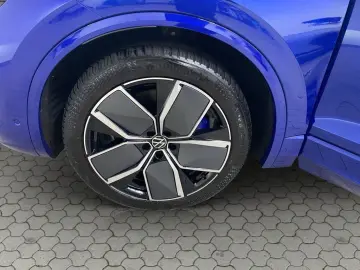 VW Touareg R 3.0 V6 TSI eHybrid 4Motion AHK Matrix