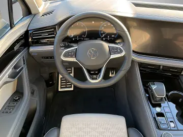 VW Touareg R-Line 3.0TDI  AHK HUD PANO OPTIK MASSAG