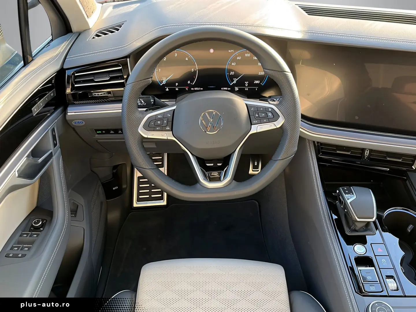 VW Touareg R-Line 3.0TDI  AHK HUD PANO OPTIK MASSAG