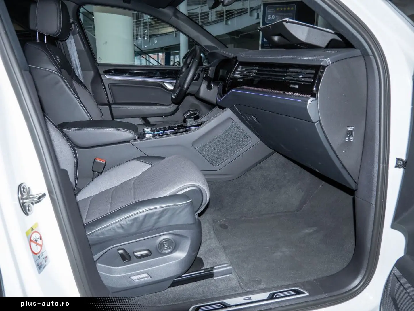 VW Touareg 3.0 V6 TDI R-Line 4M Black Pano Standhzg