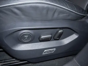 VW Touareg 3.0 V6 TDI R-Line 4M Black Pano Standhzg