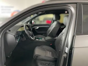 VW Touareg R-Line 3 0 TDI 286 PS Nav Pano StHzg Niv