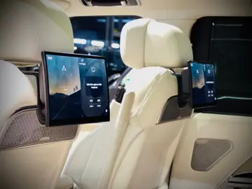 LAND ROVER Range Rover D350 LWB Lang Autobiography 7-SITZER