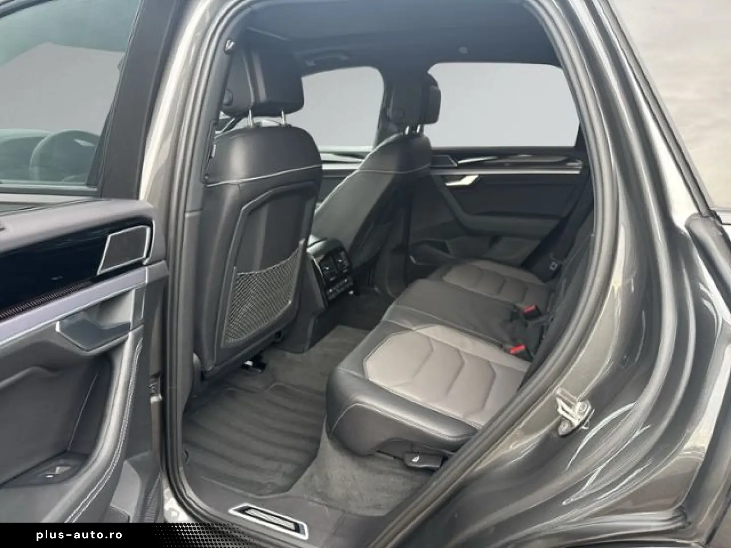 VW Touareg 3.0 V6 TDI R-LINE 4Motion PANO STDHZ AHK