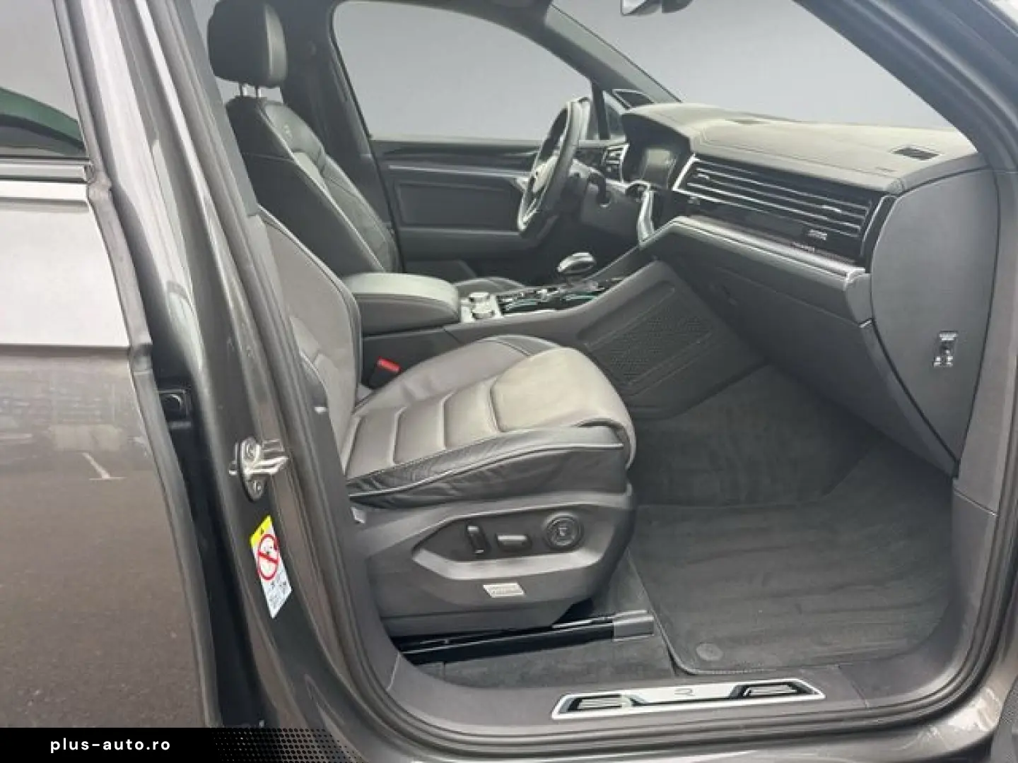 VW Touareg 3.0 V6 TDI R-LINE 4Motion PANO STDHZ AHK