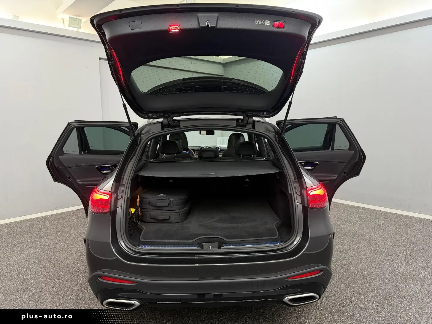 MERCEDES-BENZ GLC 300 de 4M AMG LINE PANO ACC BURM MEMO LED