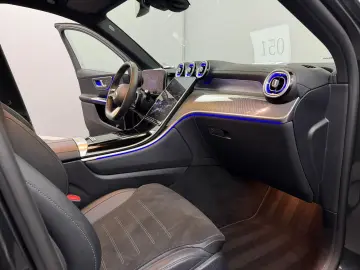 MERCEDES-BENZ GLC 300 de 4M AMG LINE PANO ACC BURM MEMO LED