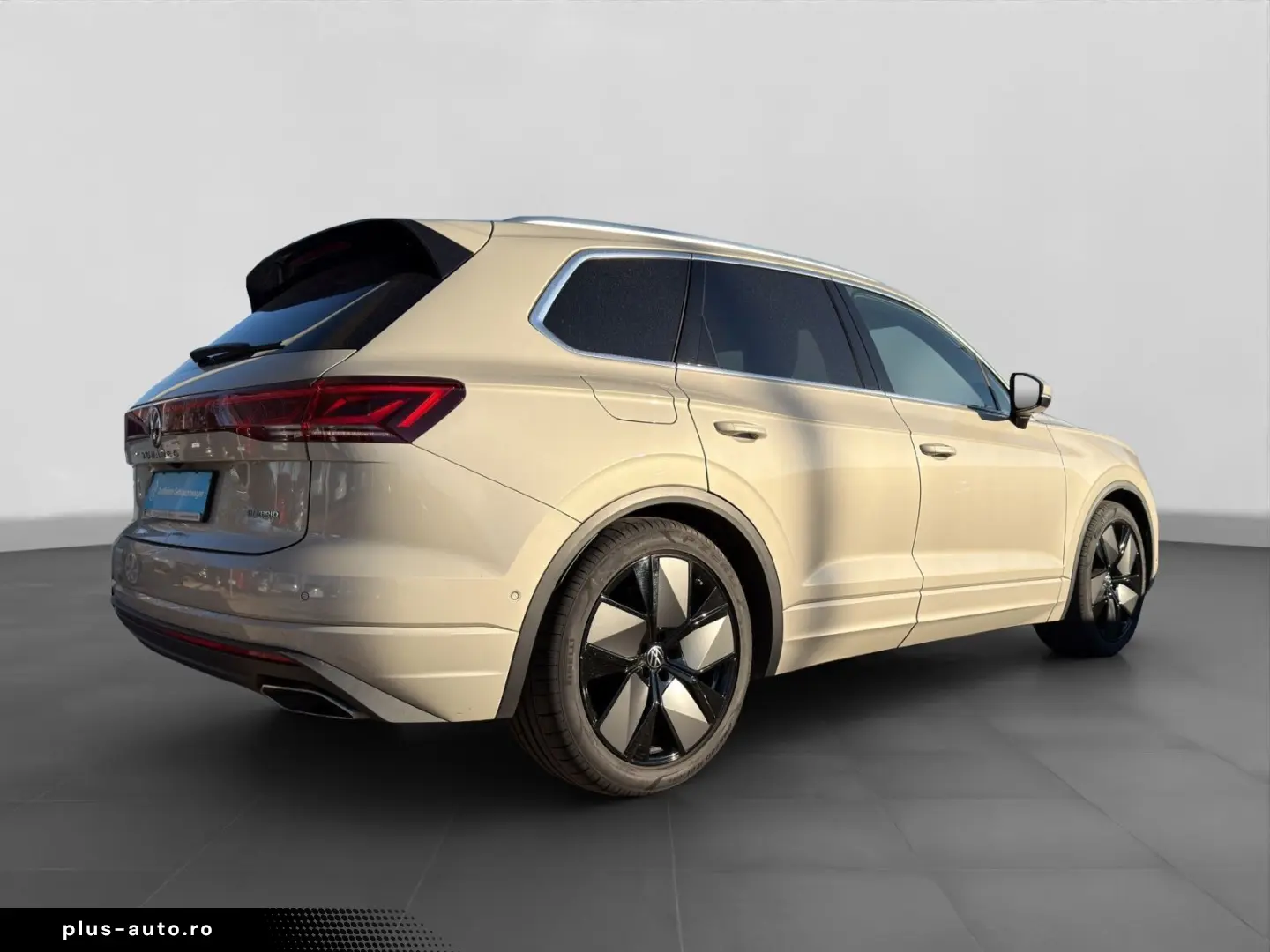 VW Touareg 3.0 eHybrid 4M ELEGANCE LUFT MASSAGE KLI