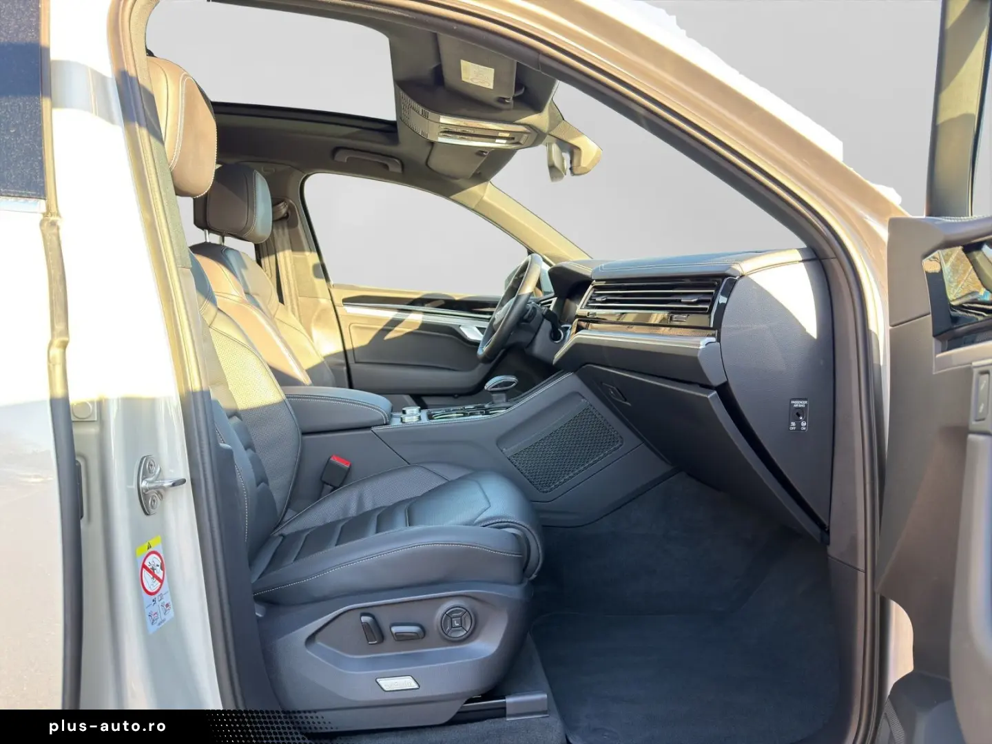 VW Touareg 3.0 eHybrid 4M ELEGANCE LUFT MASSAGE KLI