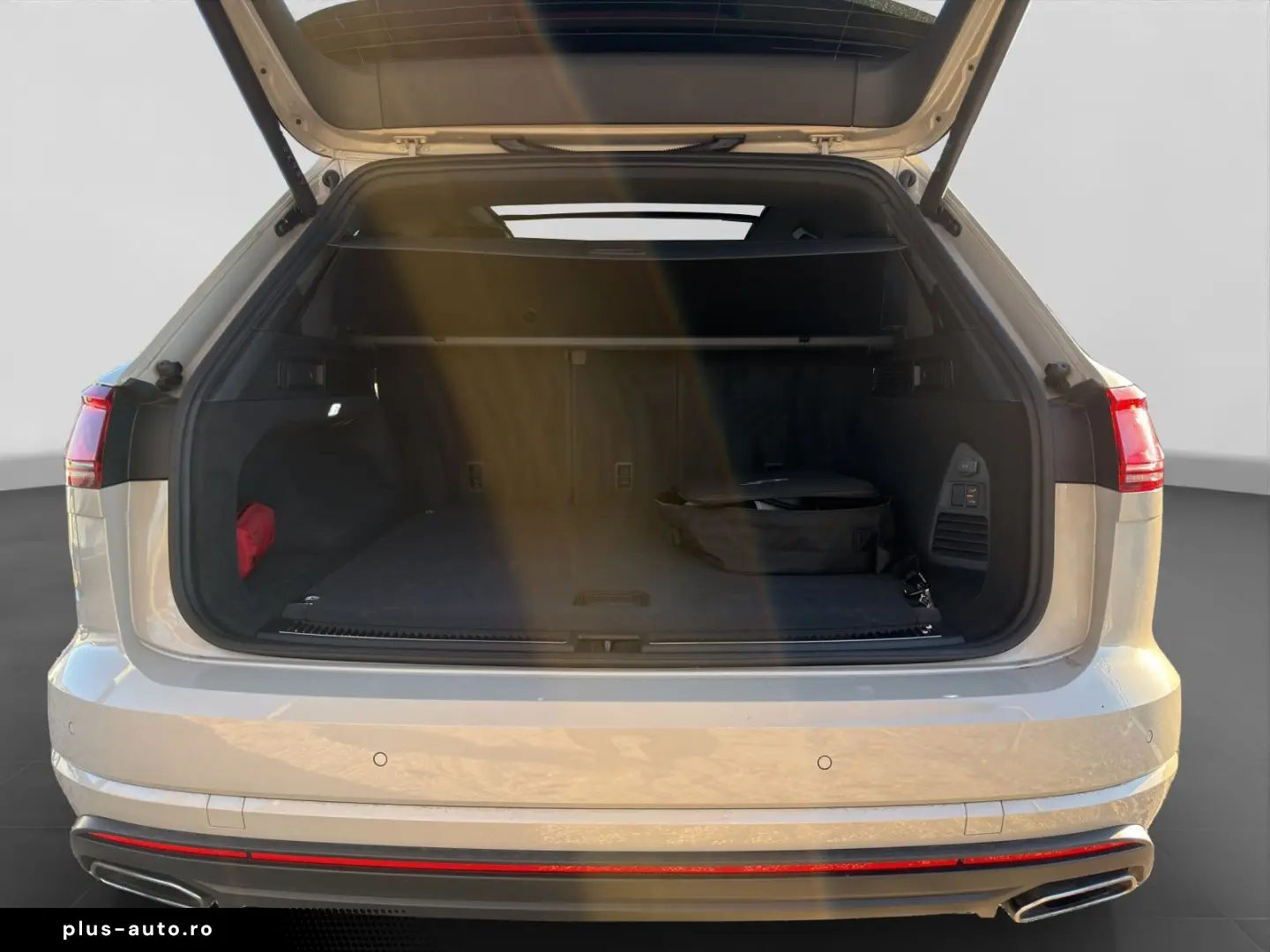 VW Touareg 3.0 eHybrid 4M ELEGANCE LUFT MASSAGE KLI