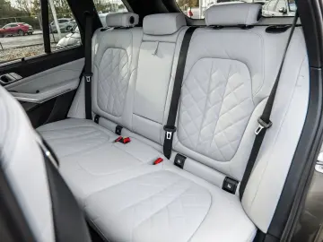 BMW X5 xDrive50e Pano DA Prof. AHK Soft-Close 21