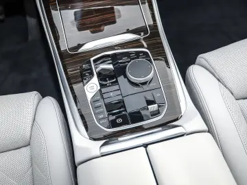 BMW X5 xDrive50e Pano DA Prof. AHK Soft-Close 21