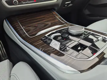 BMW X5 xDrive50e M Sport AHK Pano LCProf. Head-Up