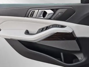 BMW X5 xDrive50e M Sport AHK Pano LCProf. Head-Up