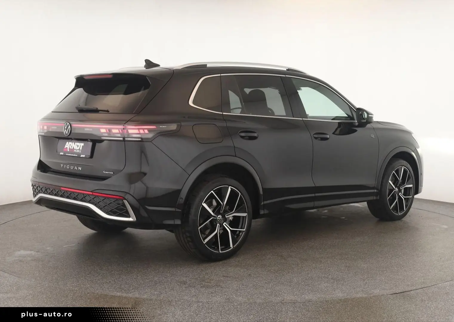 VW Tiguan 2.0 TSI DSG 4M R-Line IQ Pano Nav ACC 360