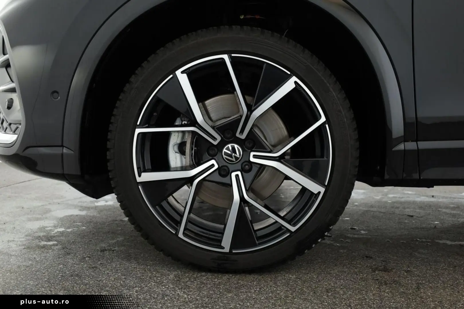 VW Tiguan 2.0 TSI DSG 4M R-Line IQ Pano Nav ACC 360