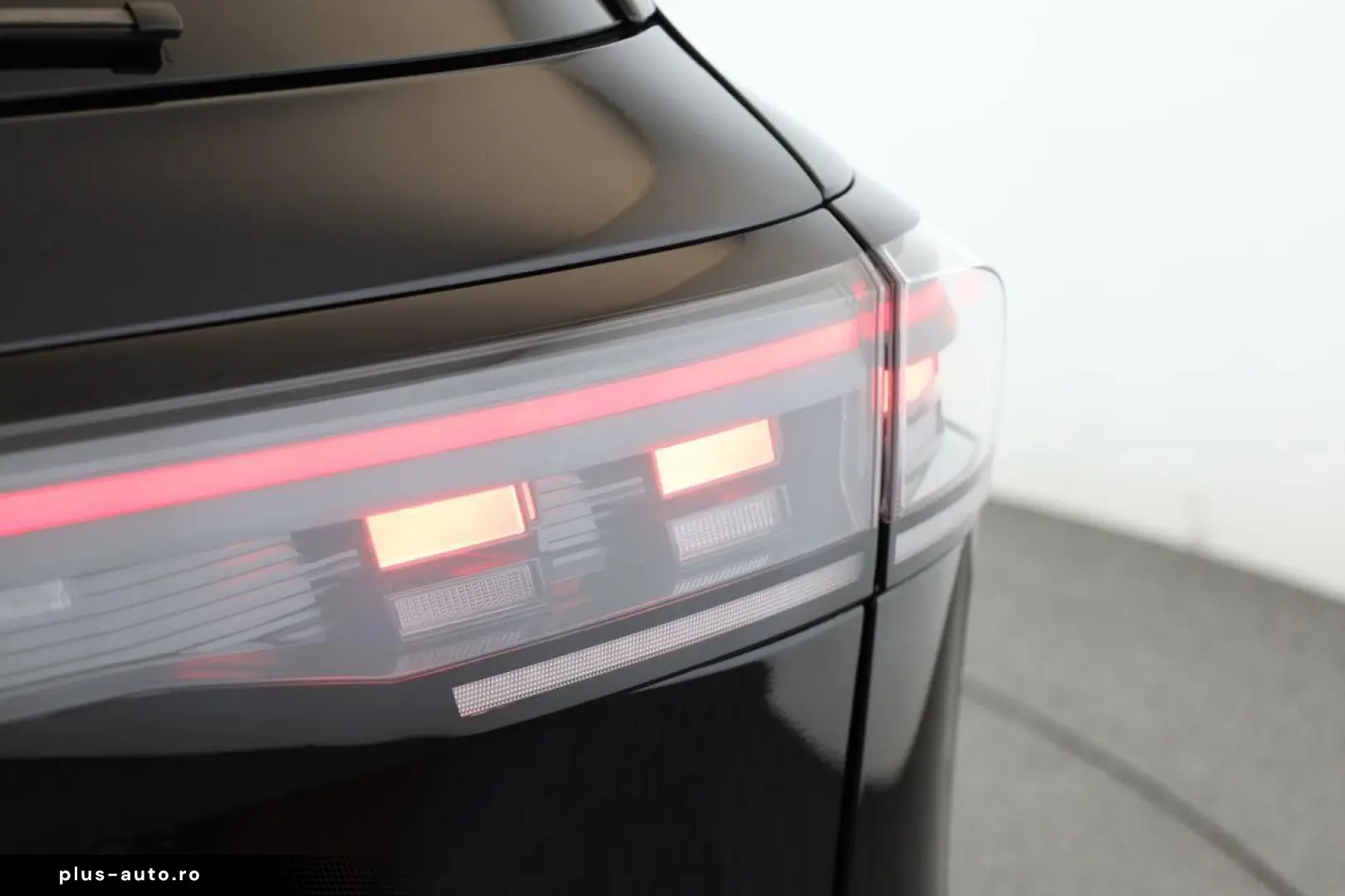 VW Tiguan 2.0 TSI DSG 4M R-Line IQ Pano Nav ACC 360