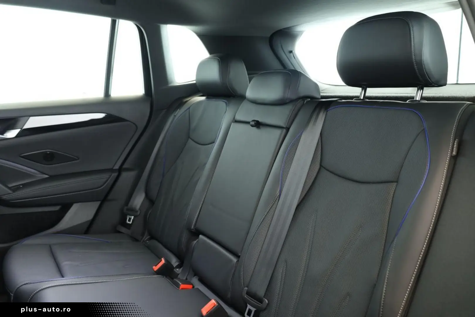 VW Tiguan 2.0 TSI DSG 4M R-Line IQ Pano Nav ACC 360