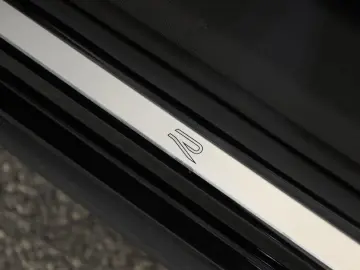 VW Tiguan 2.0 TSI DSG 4M R-Line IQ Pano Nav ACC 360