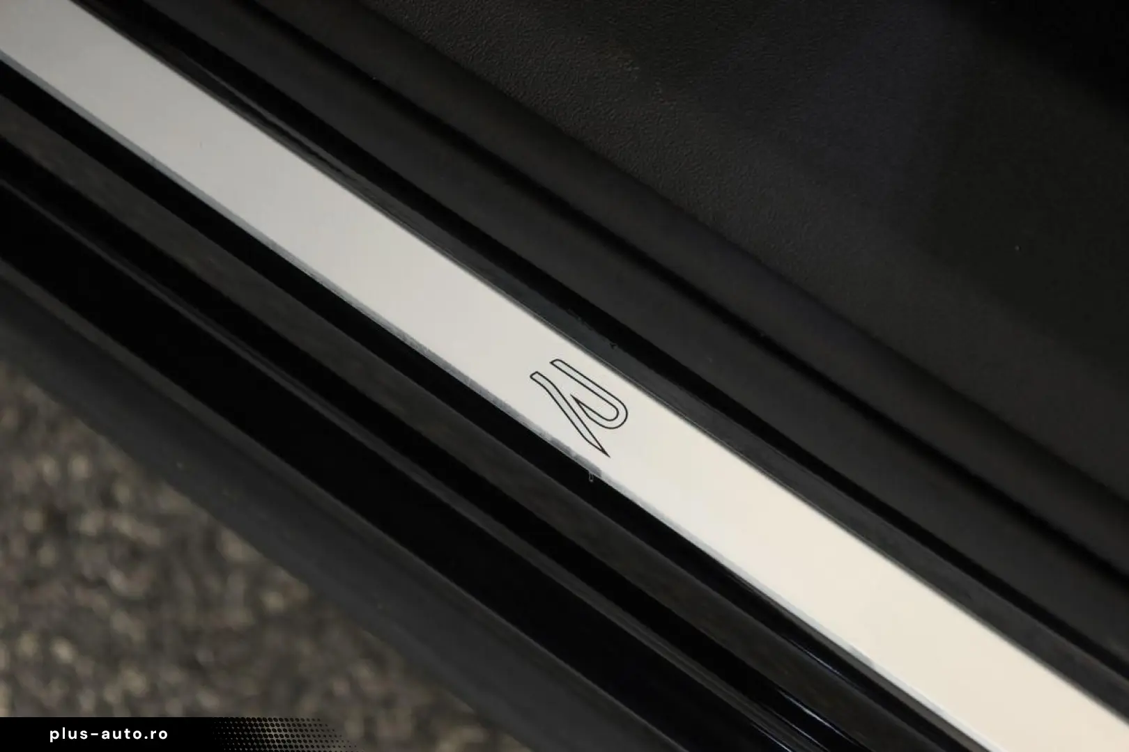 VW Tiguan 2.0 TSI DSG 4M R-Line IQ Pano Nav ACC 360