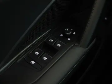 VW Tiguan 2.0 TSI DSG 4M R-Line IQ Pano Nav ACC 360