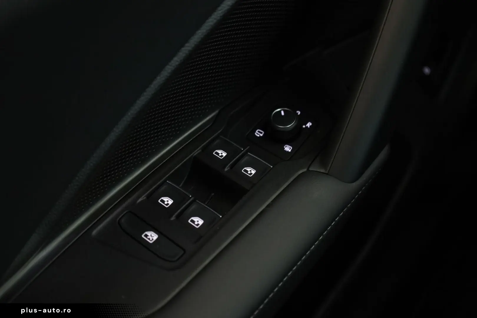 VW Tiguan 2.0 TSI DSG 4M R-Line IQ Pano Nav ACC 360