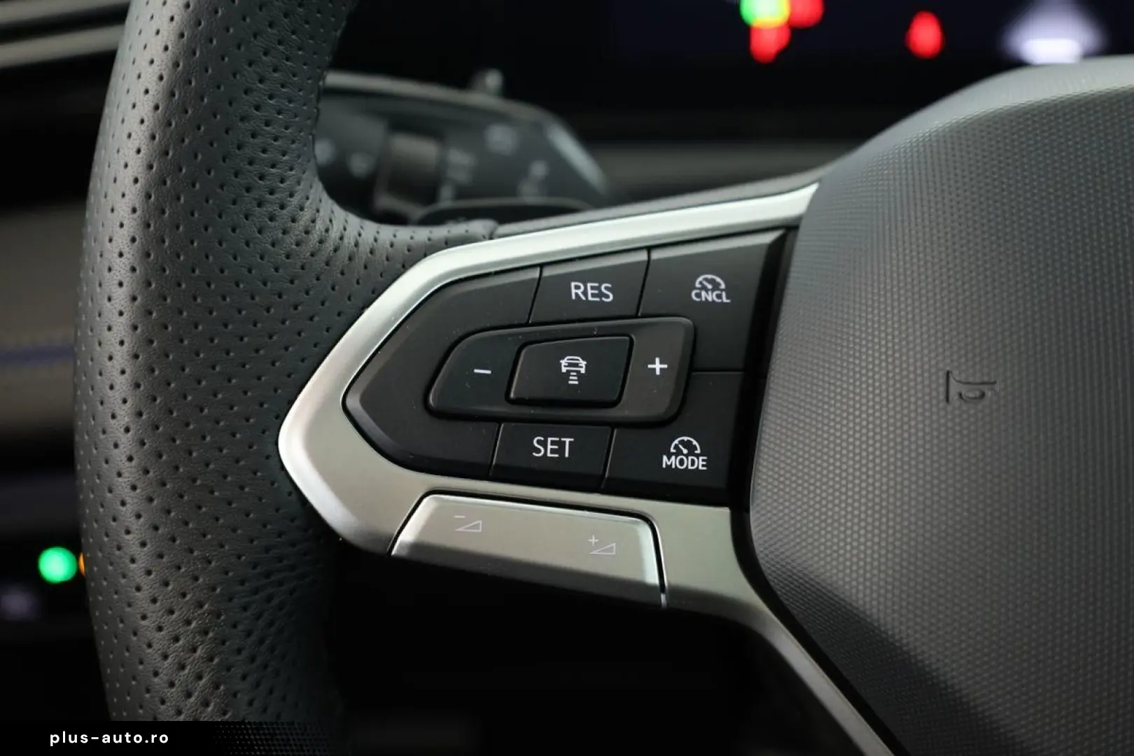 VW Tiguan 2.0 TSI DSG 4M R-Line IQ Pano Nav ACC 360