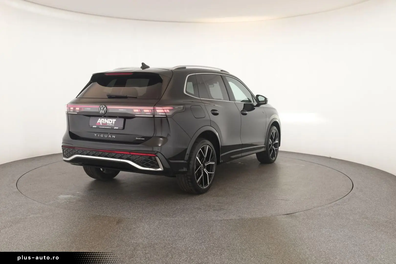 VW Tiguan 2.0 TSI DSG 4M R-Line IQ Pano Nav ACC 360