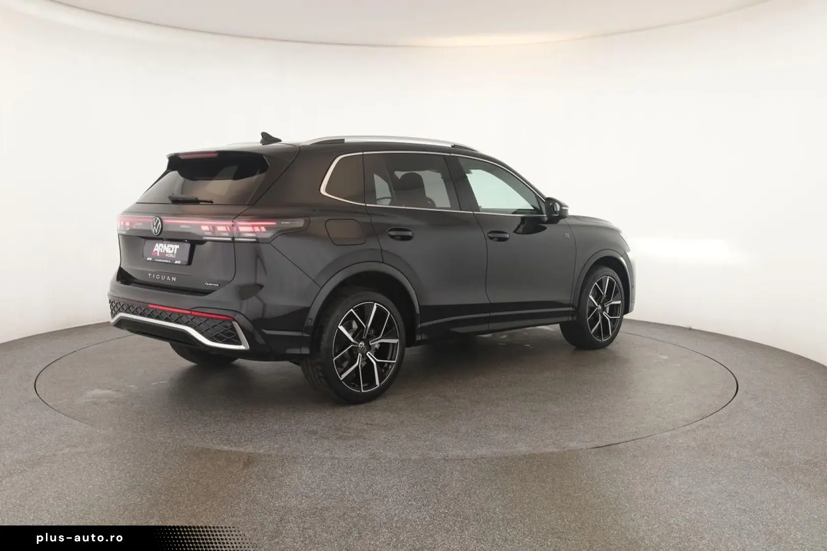 VW Tiguan 2.0 TSI DSG 4M R-Line IQ Pano Nav ACC 360