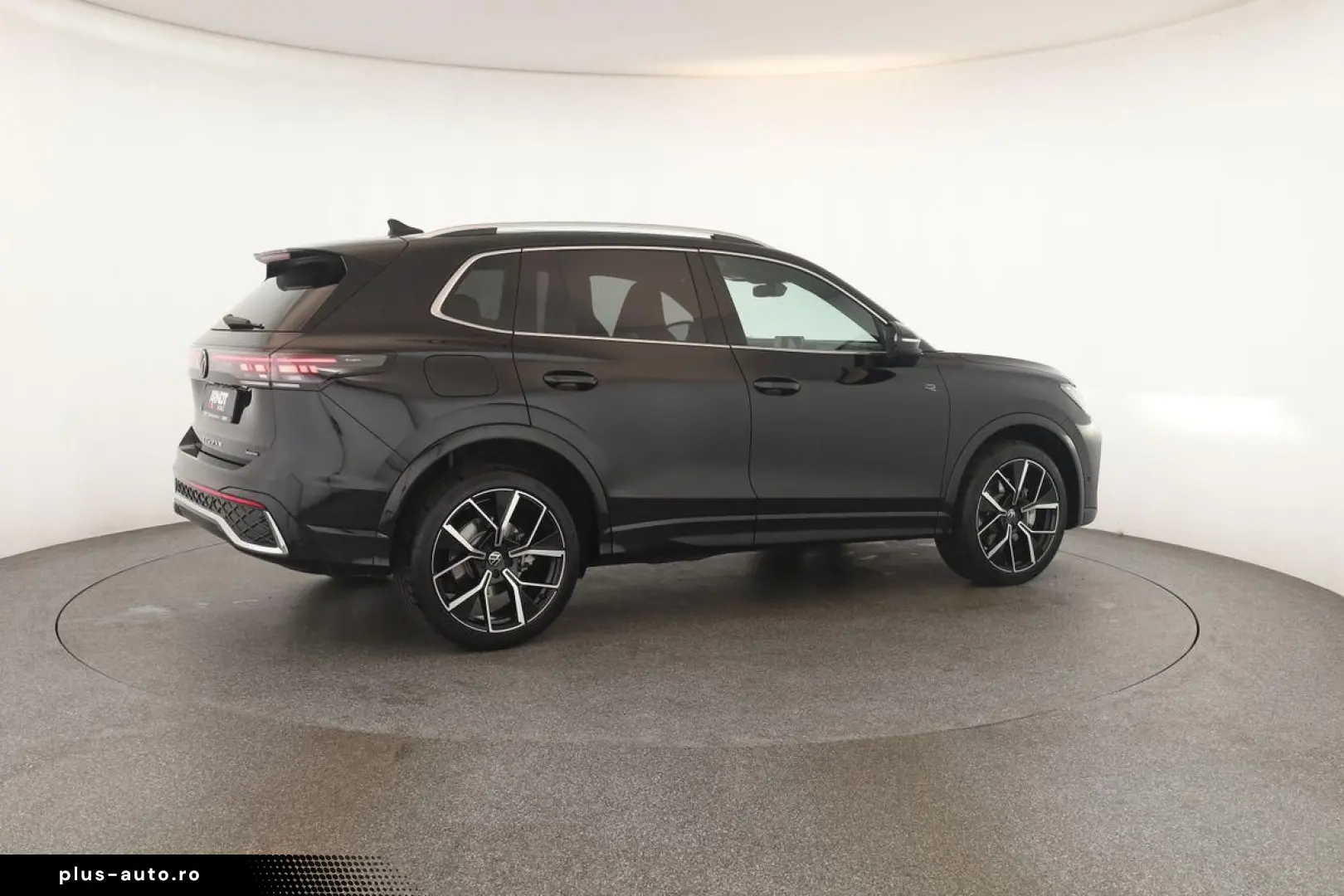 VW Tiguan 2.0 TSI DSG 4M R-Line IQ Pano Nav ACC 360