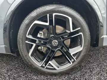 VW Tiguan R-Line 4Motion TDI DSG 20  AHK PANO BLACK