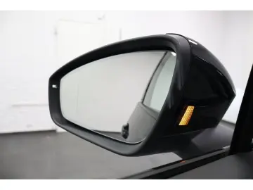 VW Tiguan 2.0 TDI 4M R-Line  Black Style  DSG Navi